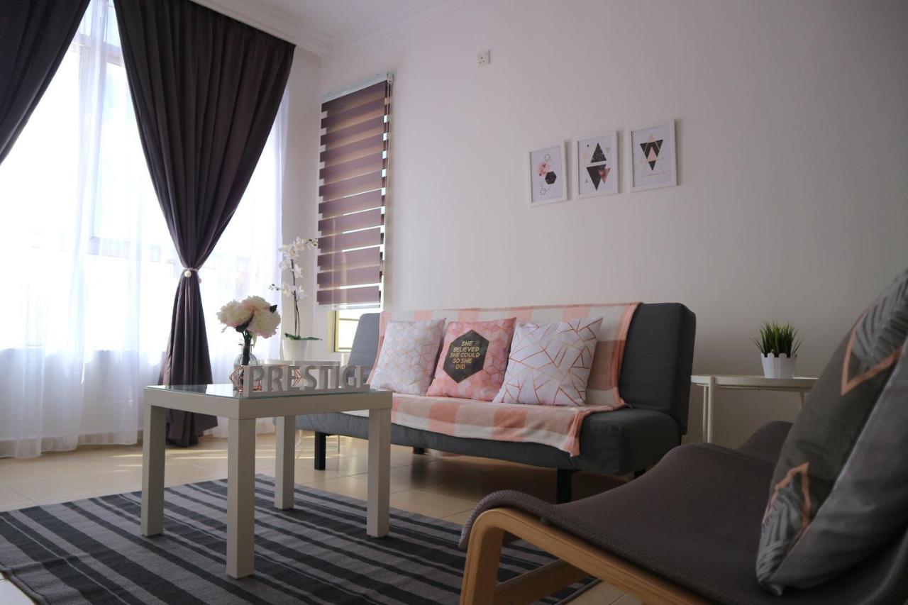 Prestige Pelangi Riverside'S Home Кота-Бару Экстерьер фото
